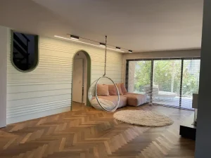 פרקט פישבון לסלון קטן